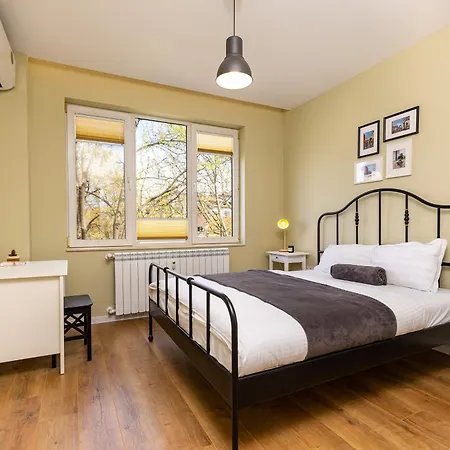 Serene Living In The Heart Of Apartment *