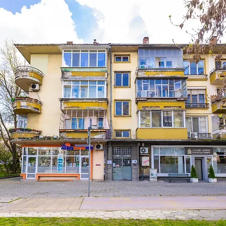 Serene Living In The Heart Of By Flat Mаnager *