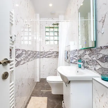 Serene Living In The Heart Of By Flat Mаnager شقة *