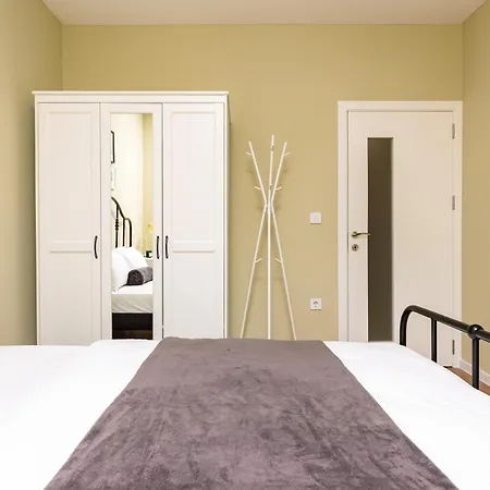 Serene Living In The Heart Of By Flat Mаnager *