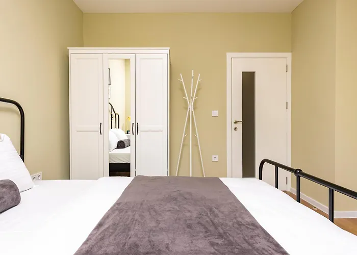 Serene Living In The Heart Of By Flat Mаnager *