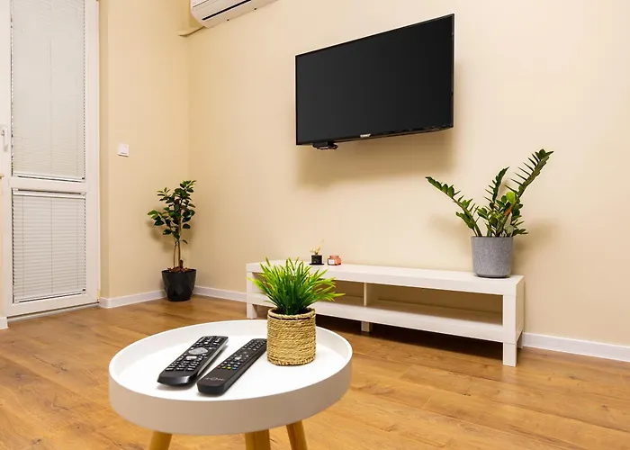 Serene Living In The Heart Of By Flat Mаnager Daire