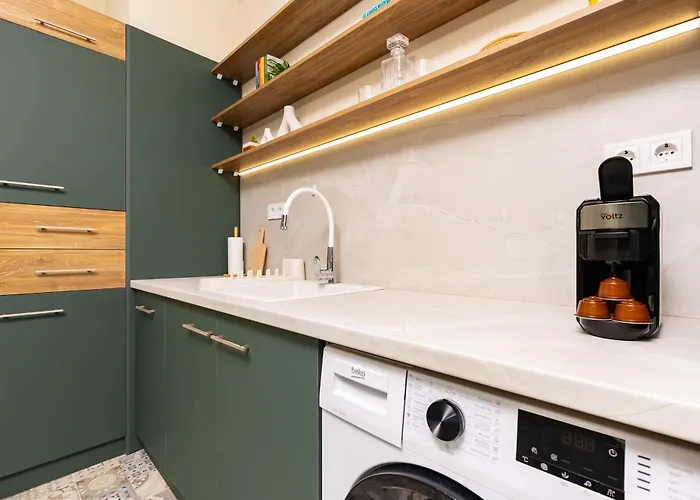 Serene Living In The Heart Of By Flat Mаnager