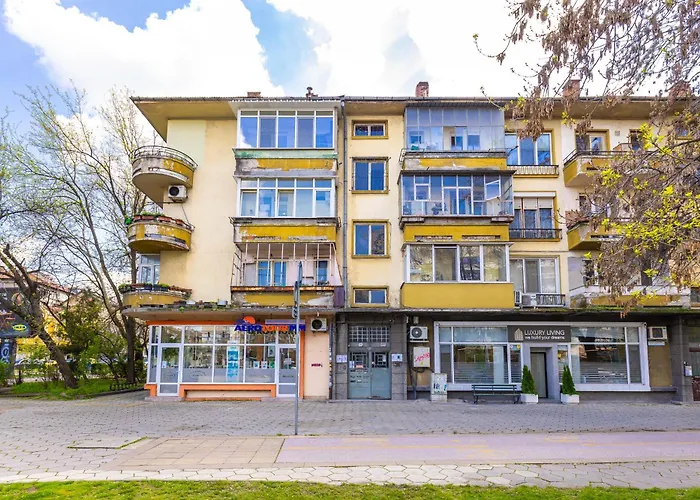 Serene Living In The Heart Of By Flat Mаnager *